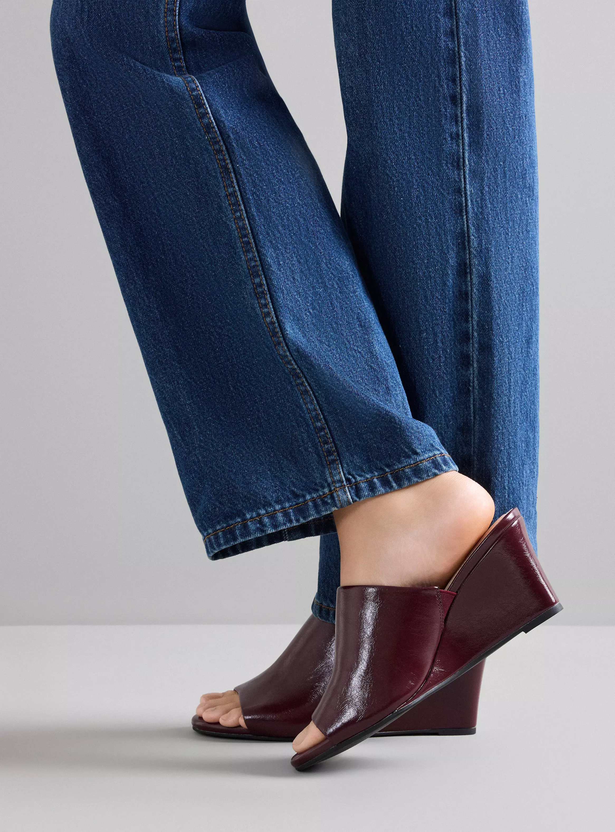 Imagen ampliada #1 para Sandalia Acharolada Tipo Zueco Mujer