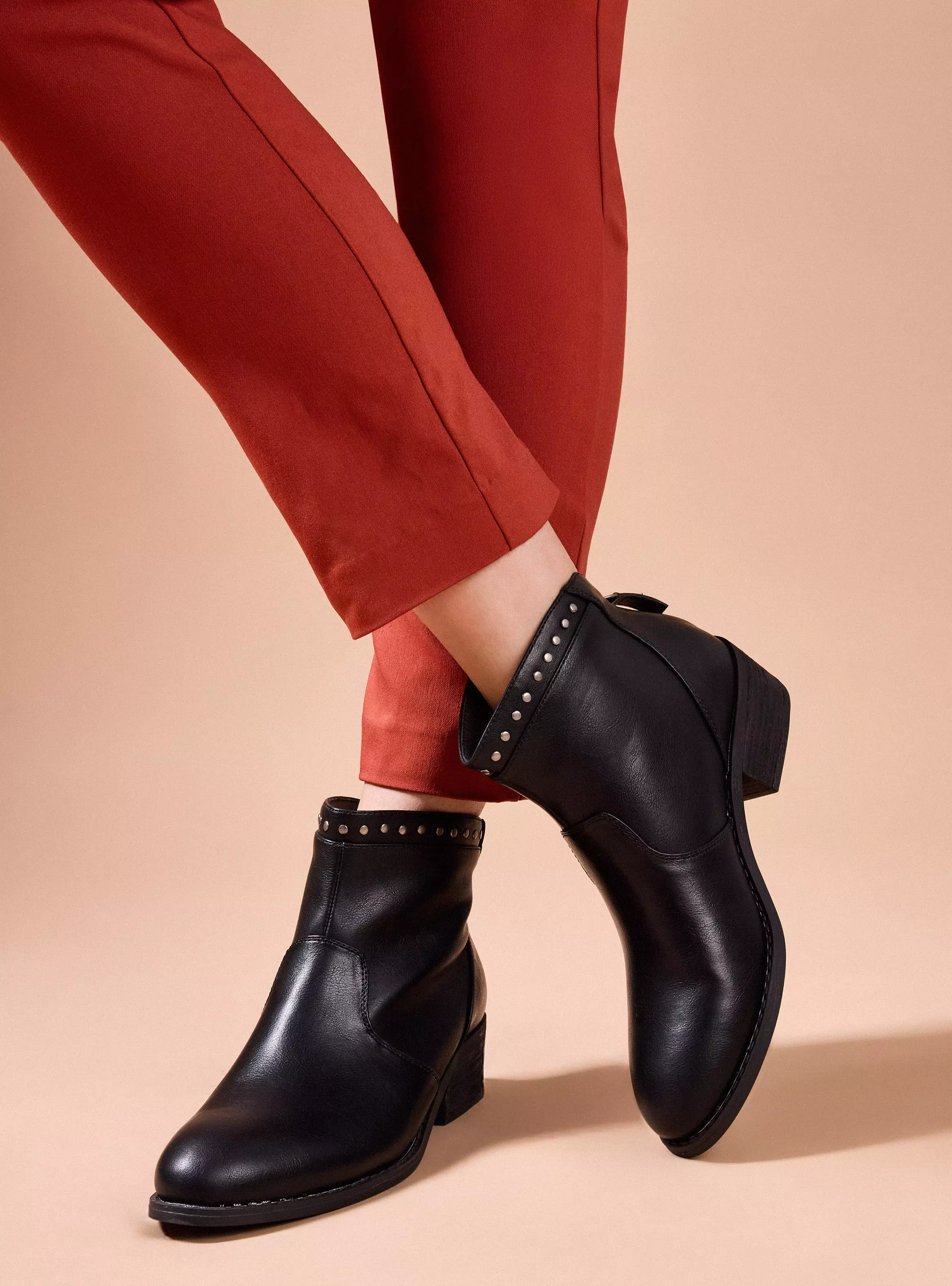 Imagen ampliada #1 para Botn Corto Tachas Metlicas Mujer