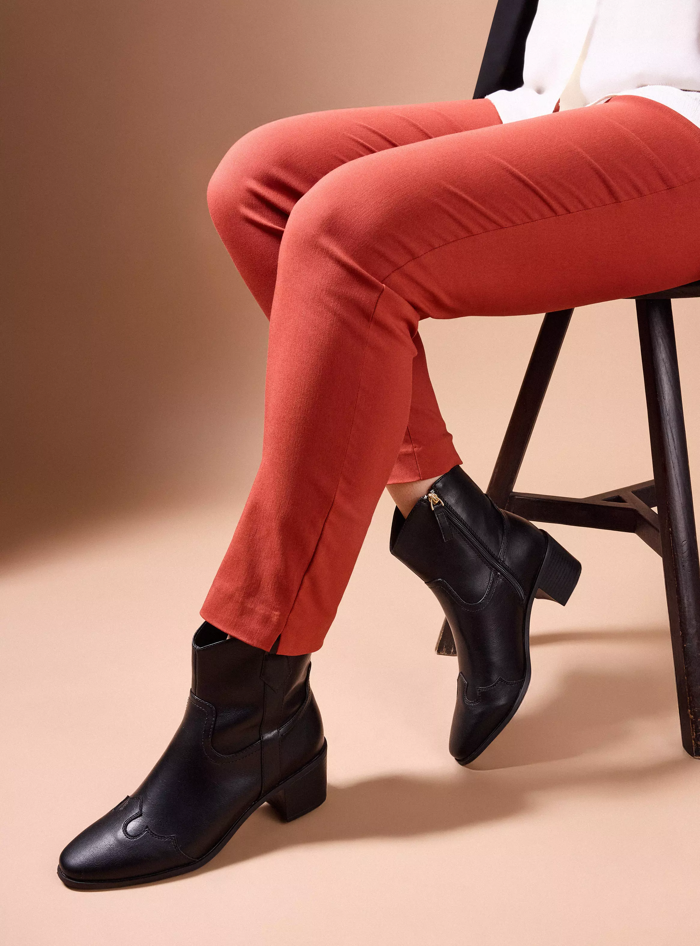 Miniatura de Botn Detalle en Puntera Media Caa Mujer