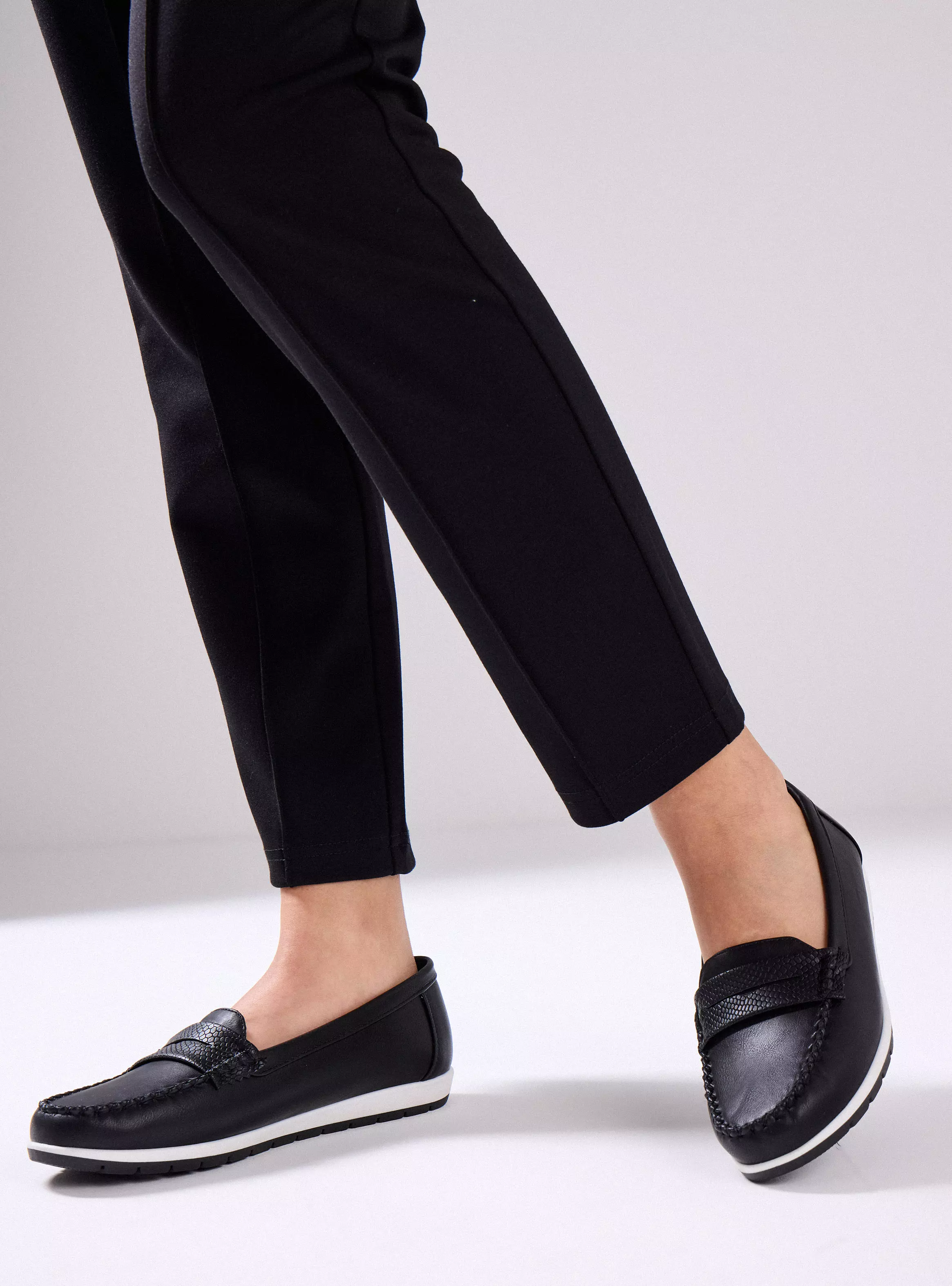 Imagen ampliada #1 para Mocasn Plano Efecto Cuero Mujer