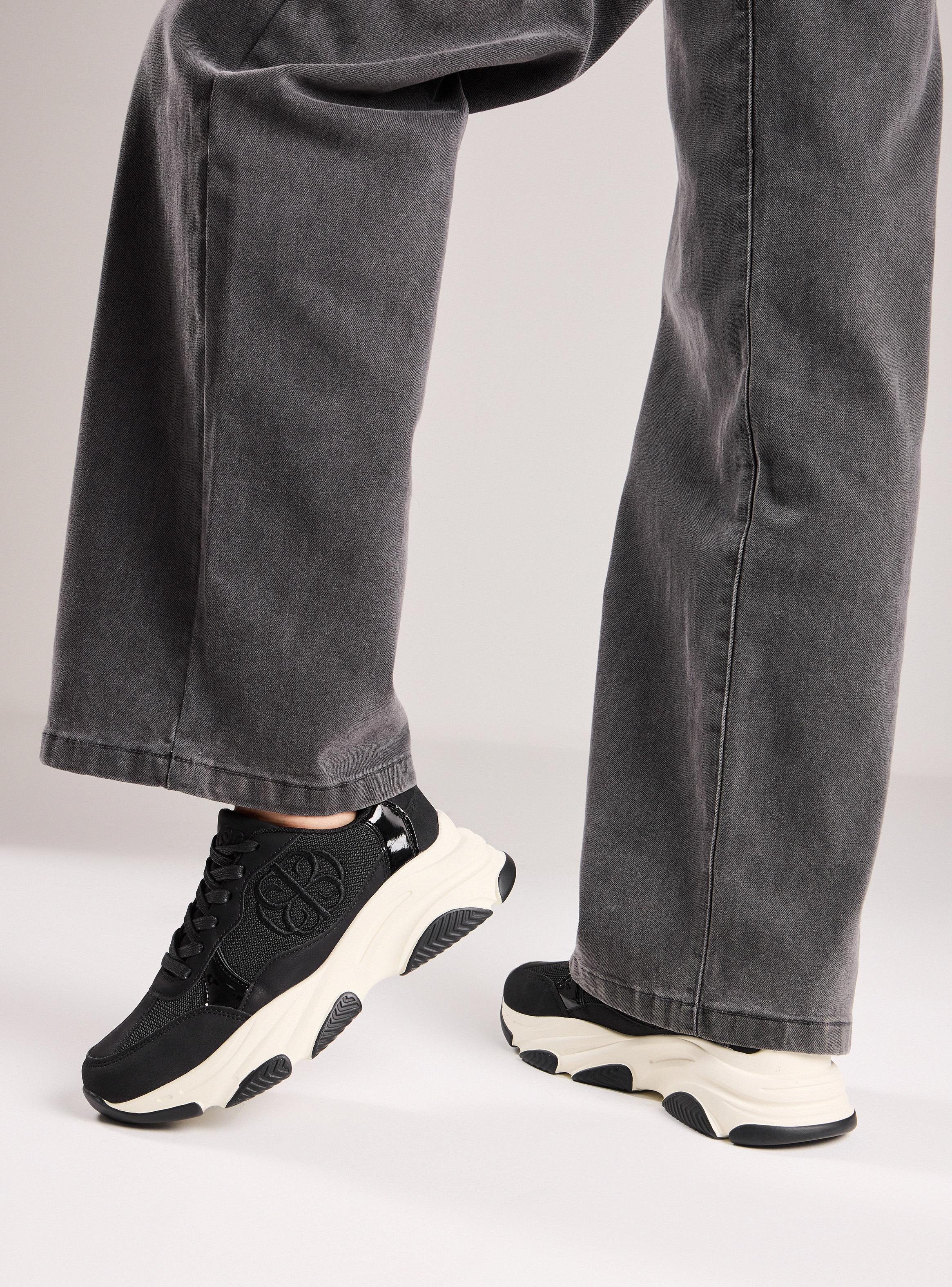 Imagen ampliada #1 para Zapatilla Urbana Acolchada Efecto Cuero Mujer