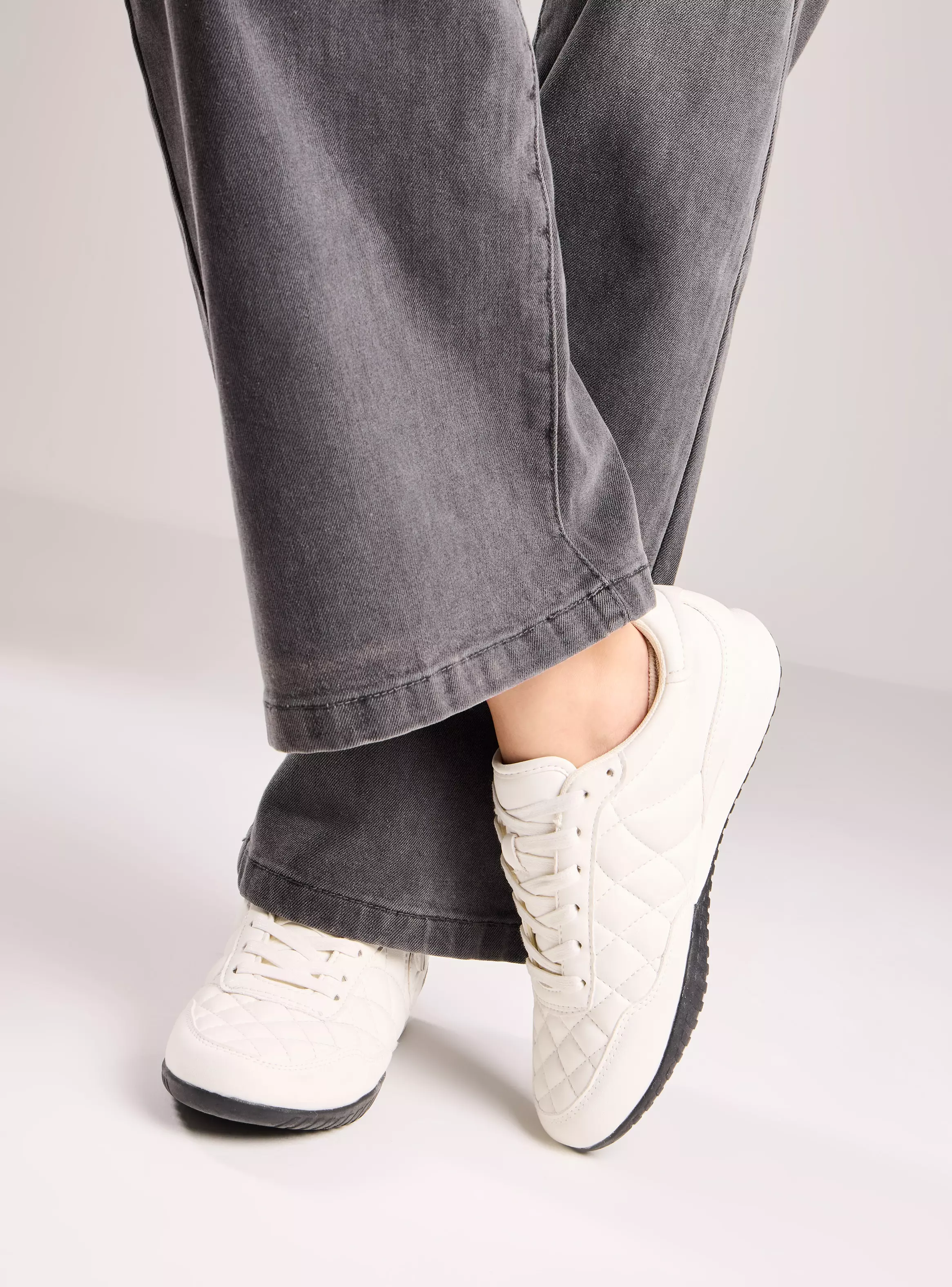 Imagen ampliada #1 para Zapatilla Urbana Chunky con Logo Bordado Mujer