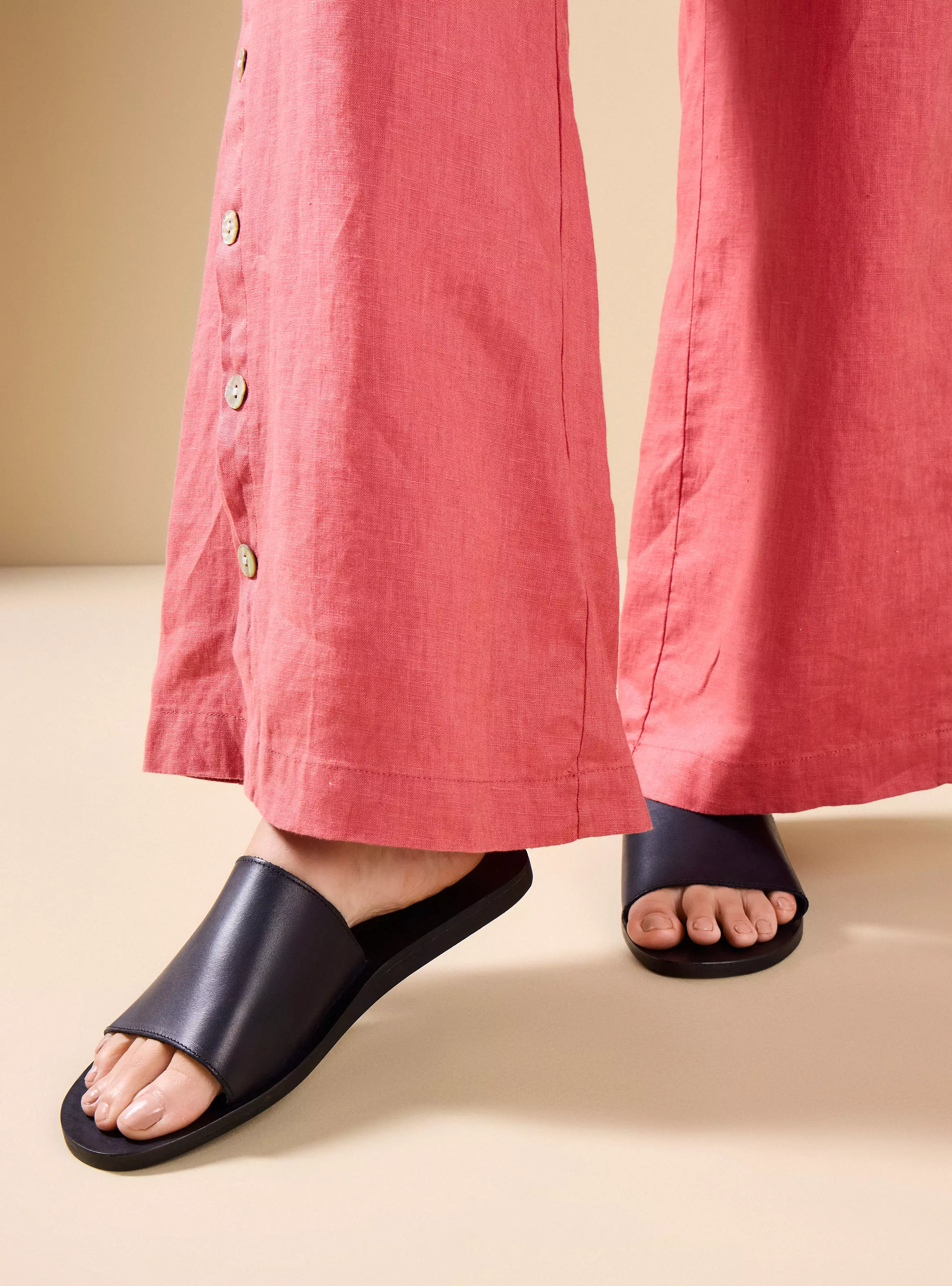 Imagen ampliada #1 para Sandalia Slide Cuero Mujer